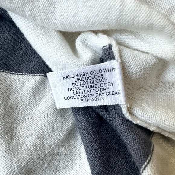 Lisa Todd Long Sleeve V Neck Sweater Size Small Cotton Silk Blend - Picture 4 of 7